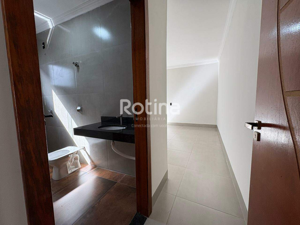 Casa à venda, 3 quartos em Uberlândia no bairro Laranjeiras no valor de R$ 580.000,00 - Rotina Imobiliária: 
