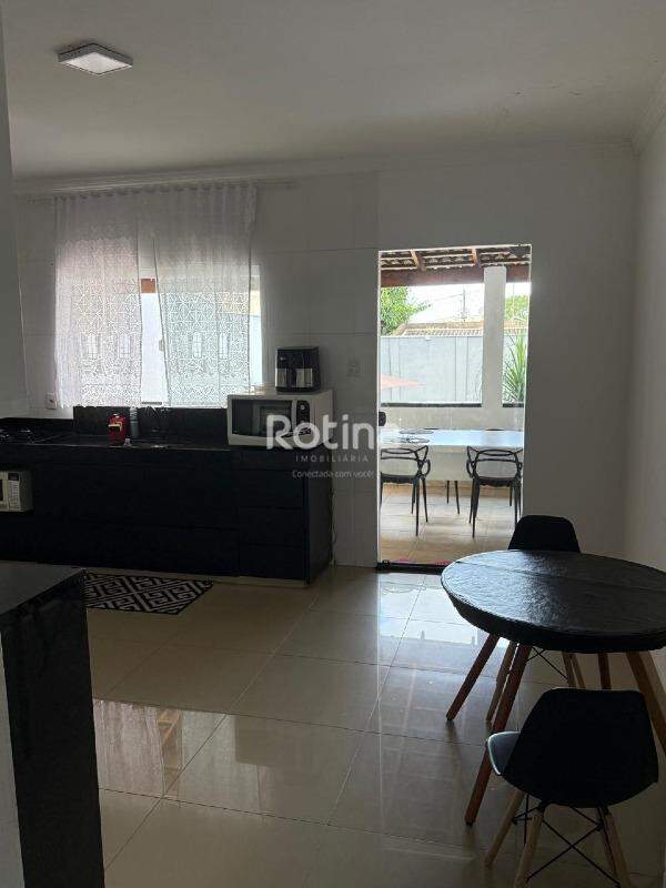Casa à venda, 3 quartos em Uberlândia no bairro Pampulha no valor de R$ 650.000,00 - Rotina Imobiliária: 