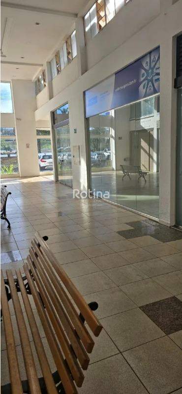 Sala para alugar, em Uberlândia no bairro Santa Mônica no valor de R$ 1.300,00 - Rotina Imobiliária: 