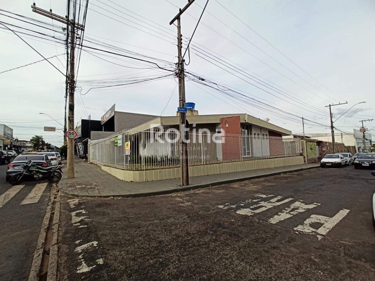 Casa para alugar, 3 quartos em Uberlândia no bairro Brasil no valor de R$ 2.000,00 - Rotina Imobiliária: 