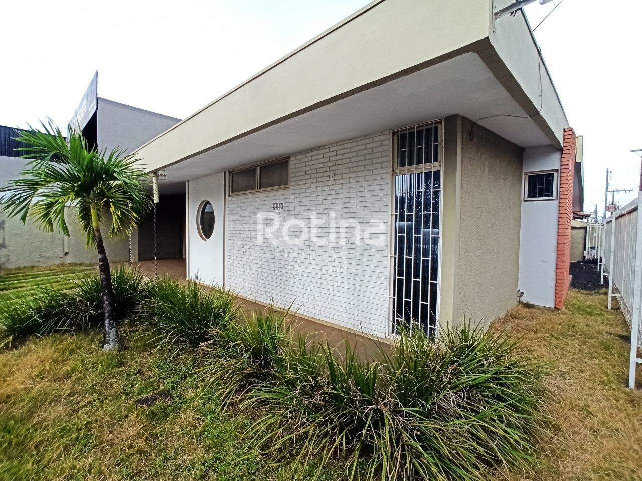 Casa para alugar, 3 quartos em Uberlândia no bairro Brasil no valor de R$ 2.000,00 - Rotina Imobiliária: 