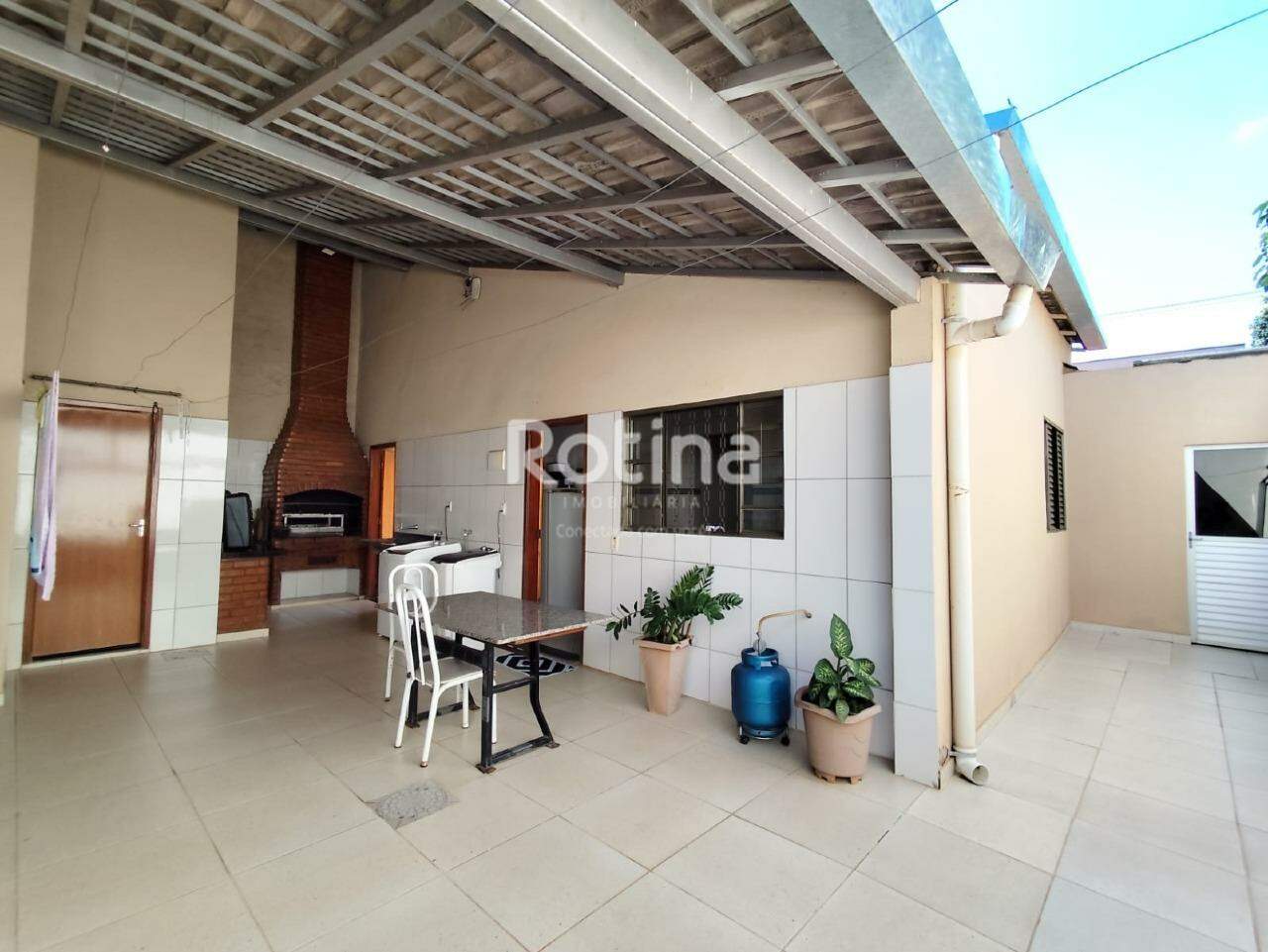 Casa à venda, 5 quartos em Uberlândia no bairro Luizote de Freitas no valor de R$ 450.000,00 - Rotina Imobiliária: 