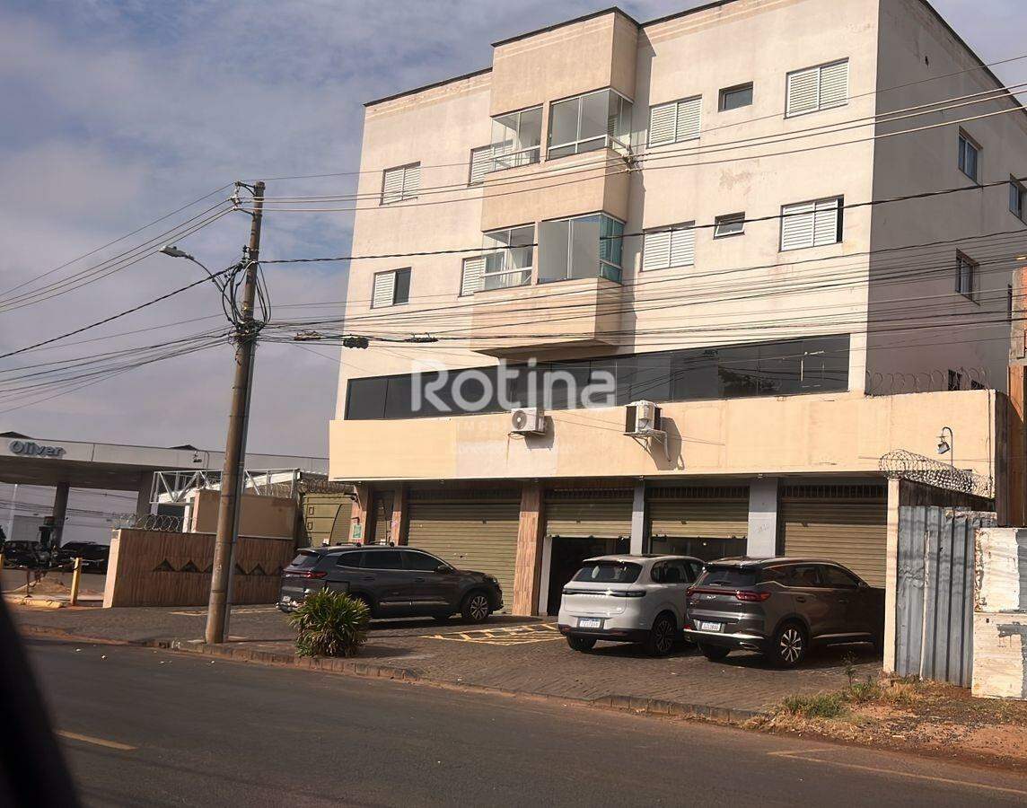 Apartamento para alugar, 3 quartos em Uberlândia no bairro Alto Umuarama no valor de R$ 1.950,00 - Rotina Imobiliária: 