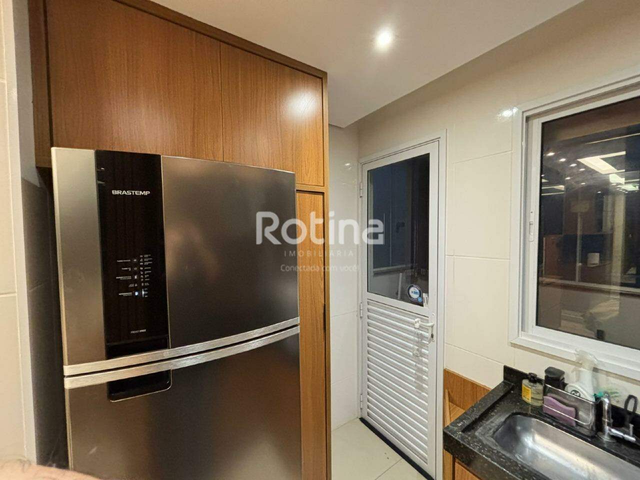 Apartamento para alugar, 1 quarto em Uberlândia no bairro Segismundo Pereira no valor de R$ 3.800,00 - Rotina Imobiliária: 