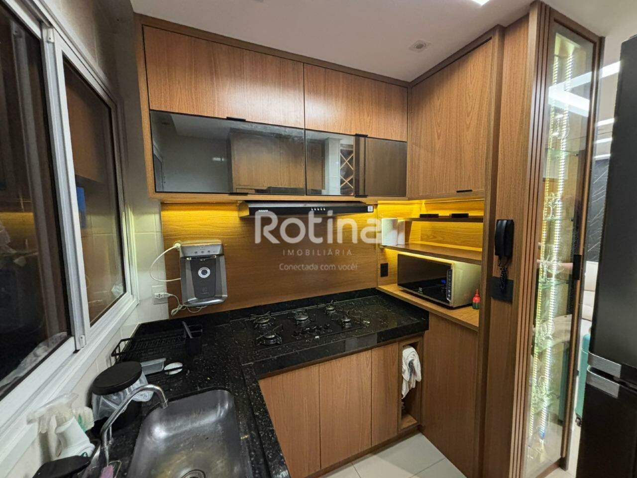 Apartamento para alugar, 1 quarto em Uberlândia no bairro Segismundo Pereira no valor de R$ 3.800,00 - Rotina Imobiliária: 