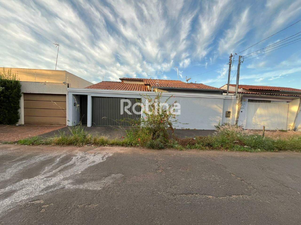 Casa para alugar, 4 quartos em Uberlândia no bairro Cidade Jardim no valor de R$ 3.800,00 - Rotina Imobiliária: 
