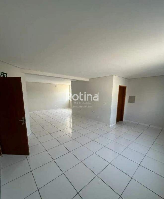 Comercial para alugar, em Uberlândia no bairro Vigilato Pereira no valor de R$ 3.300,00 - Rotina Imobiliária: 