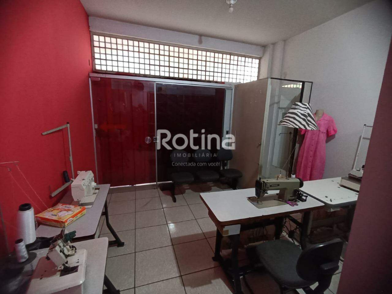 Casa para alugar, 2 quartos em Uberlândia no bairro Mansour no valor de R$ 2.500,00 - Rotina Imobiliária: 
