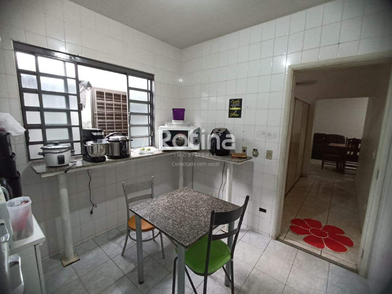 Casa para alugar, 2 quartos em Uberlândia no bairro Mansour no valor de R$ 2.500,00 - Rotina Imobiliária: 