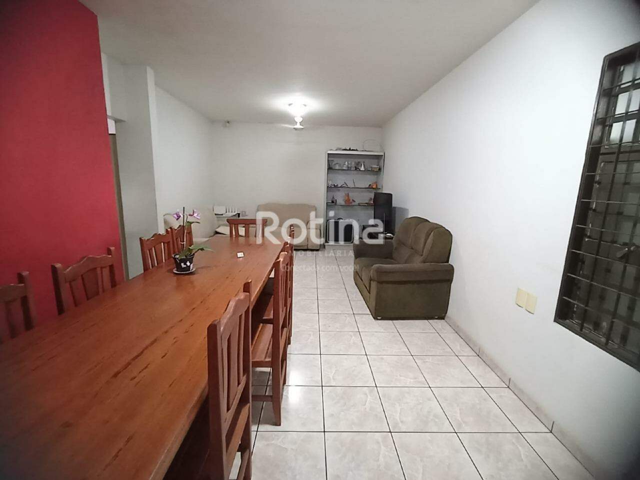 Casa para alugar, 2 quartos em Uberlândia no bairro Mansour no valor de R$ 2.500,00 - Rotina Imobiliária: 