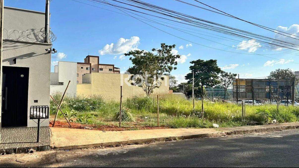 Terreno à venda, em Uberlândia no bairro Santa Mônica no valor de R$ 320.000,00 - Rotina Imobiliária: 
