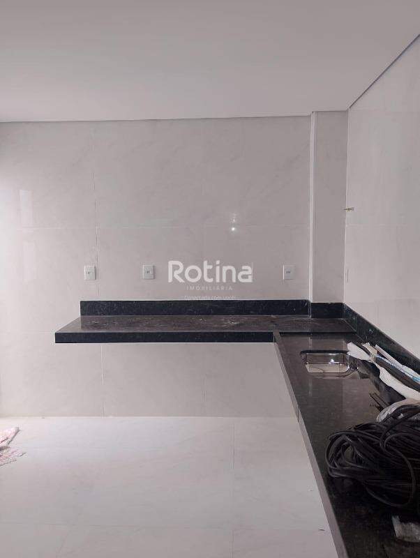 Casa à venda, 3 quartos em Uberlândia no bairro Laranjeiras no valor de R$ 700.000,00 - Rotina Imobiliária: 