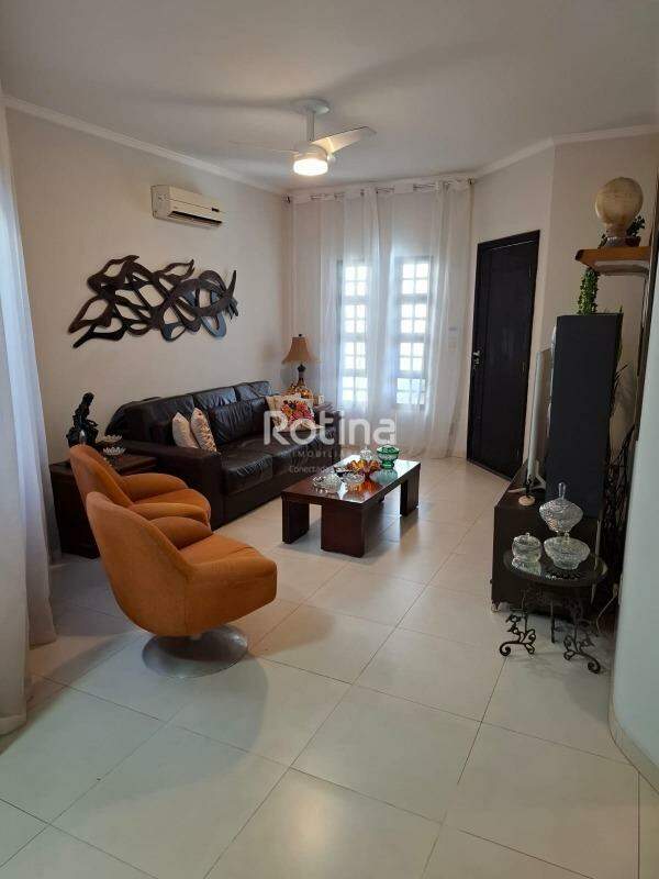 Casa à venda, 3 quartos em Uberlândia no bairro Cidade Jardim no valor de R$ 900.000,00 - Rotina Imobiliária: 