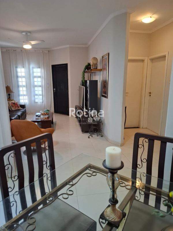 Casa à venda, 3 quartos em Uberlândia no bairro Cidade Jardim no valor de R$ 900.000,00 - Rotina Imobiliária: 