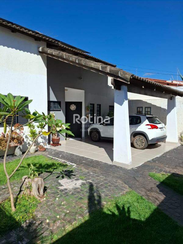 Casa à venda, 3 quartos em Uberlândia no bairro Cidade Jardim no valor de R$ 900.000,00 - Rotina Imobiliária: 