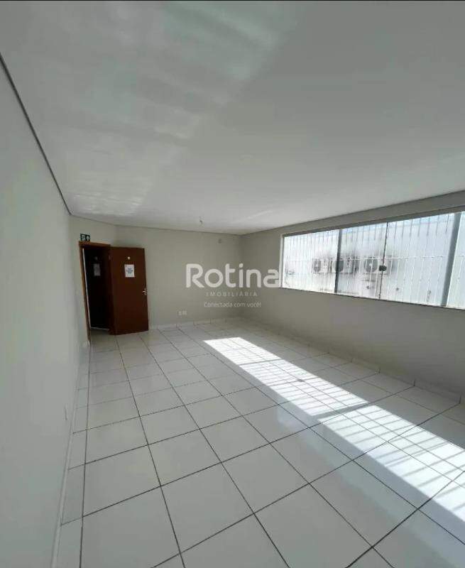 Sala para alugar, em Uberlândia no bairro Vigilato Pereira no valor de R$ 2.200,00 - Rotina Imobiliária: 
