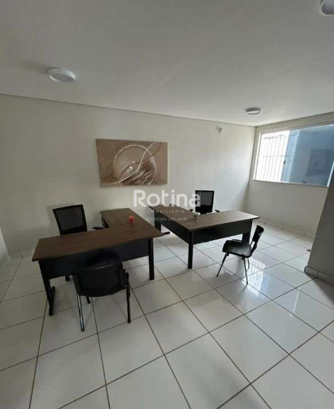Sala para alugar, em Uberlândia no bairro Vigilato Pereira no valor de R$ 2.200,00 - Rotina Imobiliária: 
