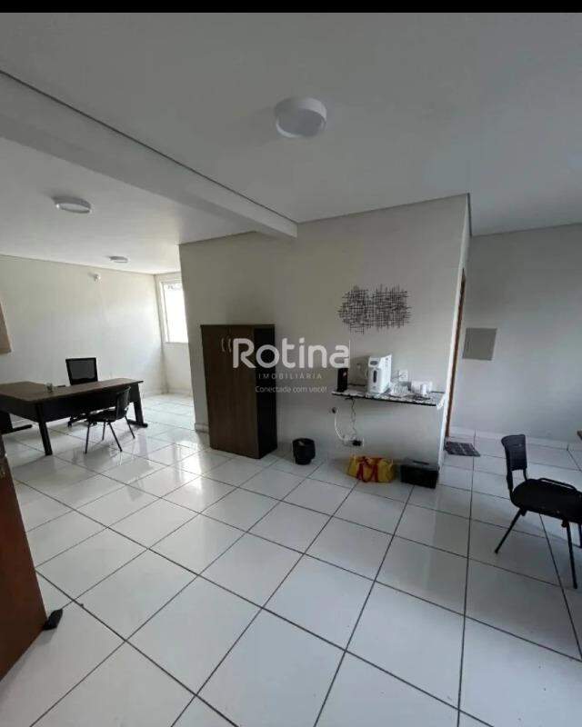 Sala para alugar, em Uberlândia no bairro Vigilato Pereira no valor de R$ 3.300,00 - Rotina Imobiliária: 