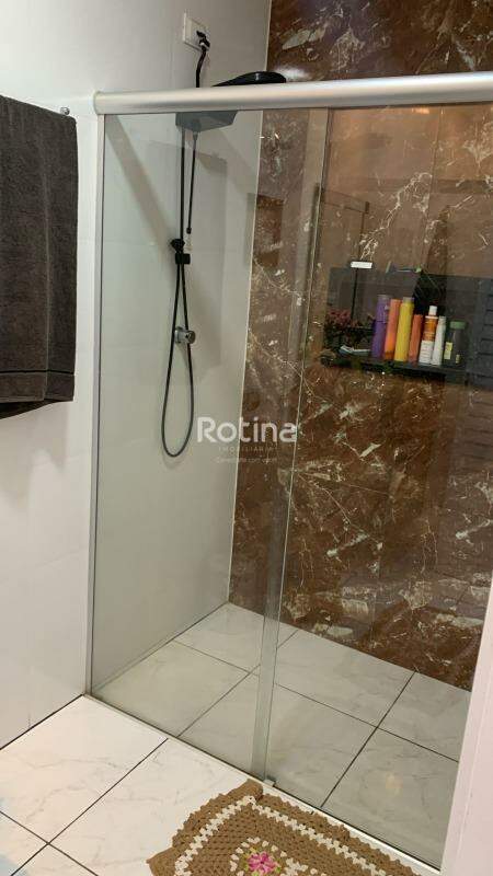 Casa à venda, 3 quartos em Uberlândia no bairro Santa Mônica no valor de R$ 650.000,00 - Rotina Imobiliária: 
