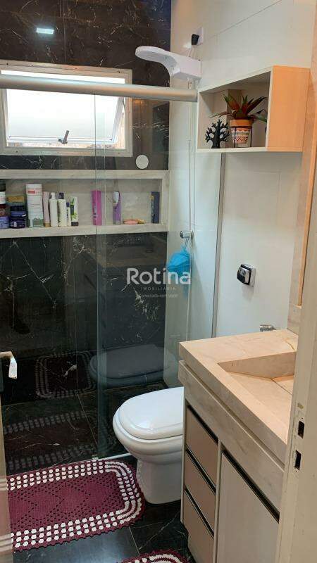 Casa à venda, 3 quartos em Uberlândia no bairro Santa Mônica no valor de R$ 650.000,00 - Rotina Imobiliária: 