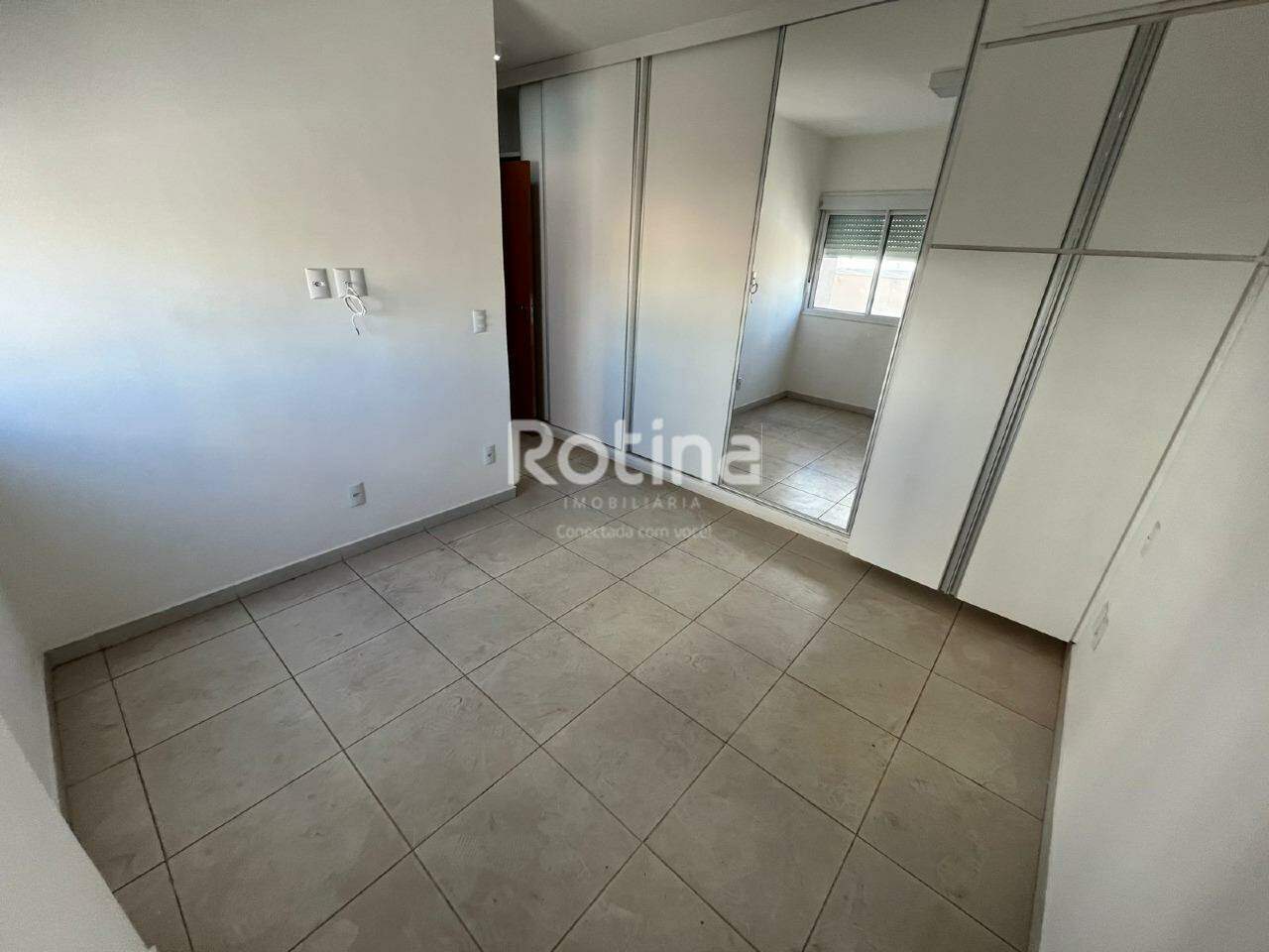 Apartamento para alugar, 3 quartos em Uberlândia no bairro Martins no valor de R$ 3.000,00 - Rotina Imobiliária: 