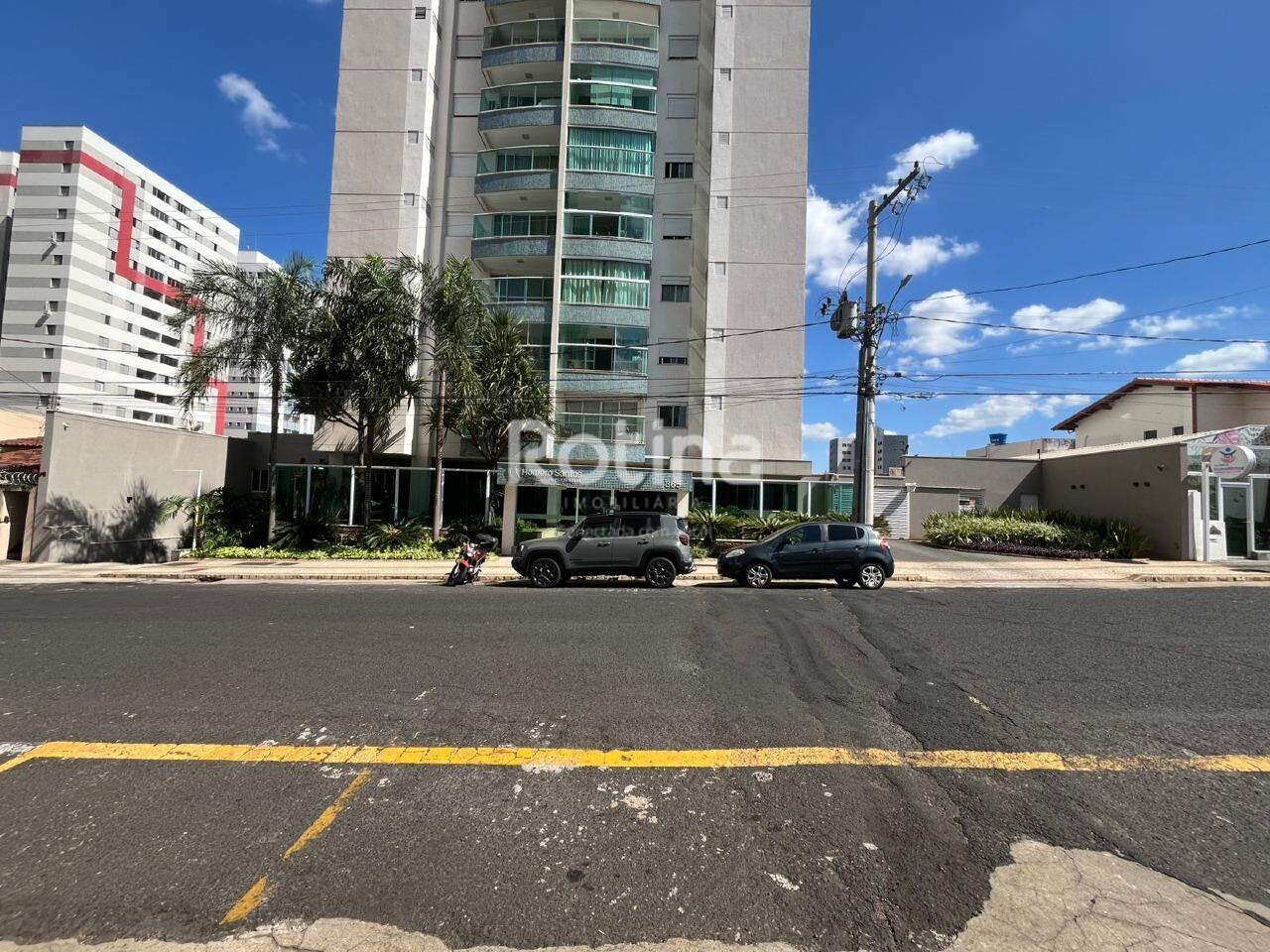 Apartamento para alugar, 3 quartos em Uberlândia no bairro Martins no valor de R$ 3.000,00 - Rotina Imobiliária: 