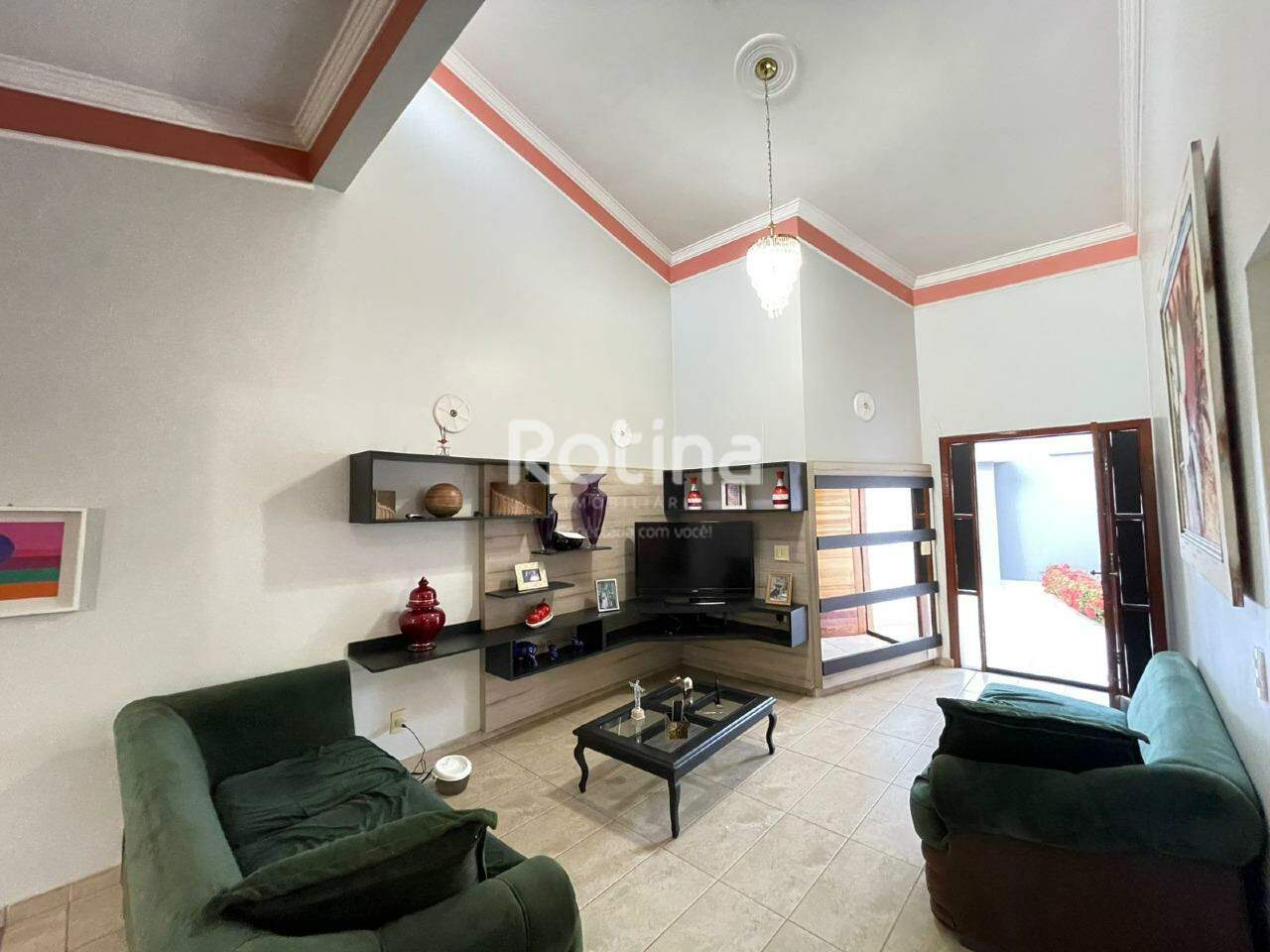 Casa para alugar, 3 quartos em Uberlândia no bairro Jardim Colina no valor de R$ 5.500,00 - Rotina Imobiliária: 