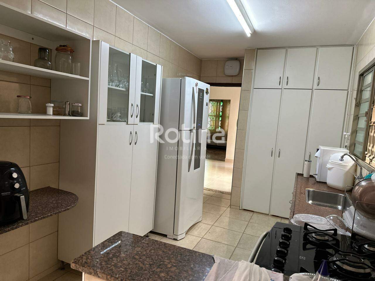 Casa à venda, 3 quartos em Uberlândia no bairro Cazeca no valor de R$ 700.000,00 - Rotina Imobiliária: 
