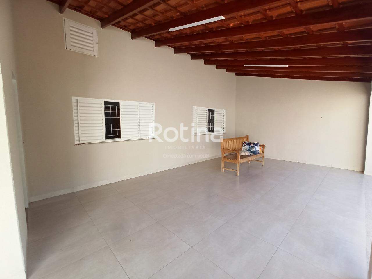 Casa para alugar, 3 quartos em Uberlândia no bairro Segismundo Pereira no valor de R$ 3.000,00 - Rotina Imobiliária: 