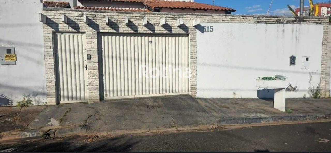 Casa para alugar, 3 quartos em Uberlândia no bairro Jardim Holanda no valor de R$ 3.000,00 - Rotina Imobiliária: 