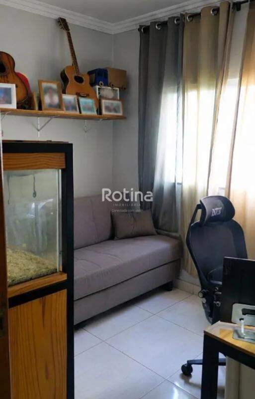 Casa para alugar, 3 quartos em Uberlândia no bairro Jardim Holanda no valor de R$ 3.000,00 - Rotina Imobiliária: 