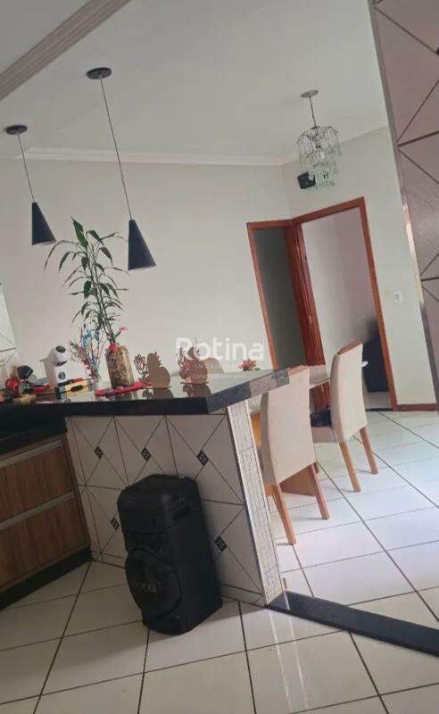 Casa para alugar, 3 quartos em Uberlândia no bairro Jardim Holanda no valor de R$ 3.000,00 - Rotina Imobiliária: 