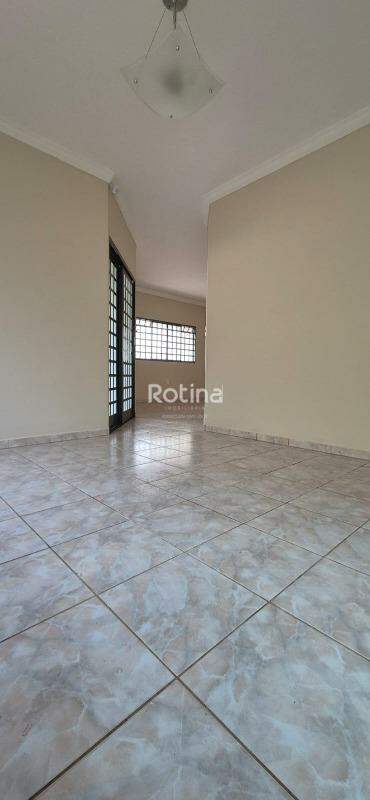 Casa à venda, 3 quartos em Uberlândia no bairro Alto Umuarama no valor de R$ 670.000,00 - Rotina Imobiliária: 