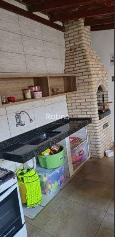 Casa à venda, 3 quartos em Uberlândia no bairro Jardim Holanda no valor de R$ 660.000,00 - Rotina Imobiliária: 