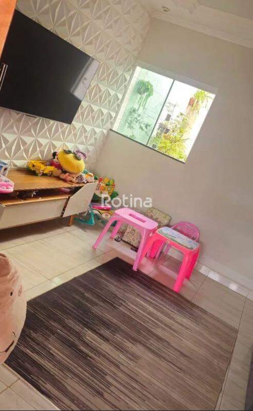 Casa à venda, 3 quartos em Uberlândia no bairro Jardim Holanda no valor de R$ 660.000,00 - Rotina Imobiliária: 