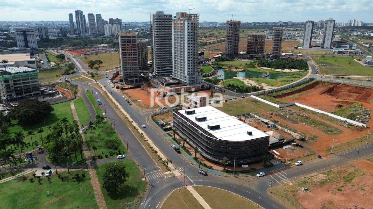 Comercial à venda, em Uberlândia no bairro Parque Una no valor de R$ 29.320.750,00 - Rotina Imobiliária: 