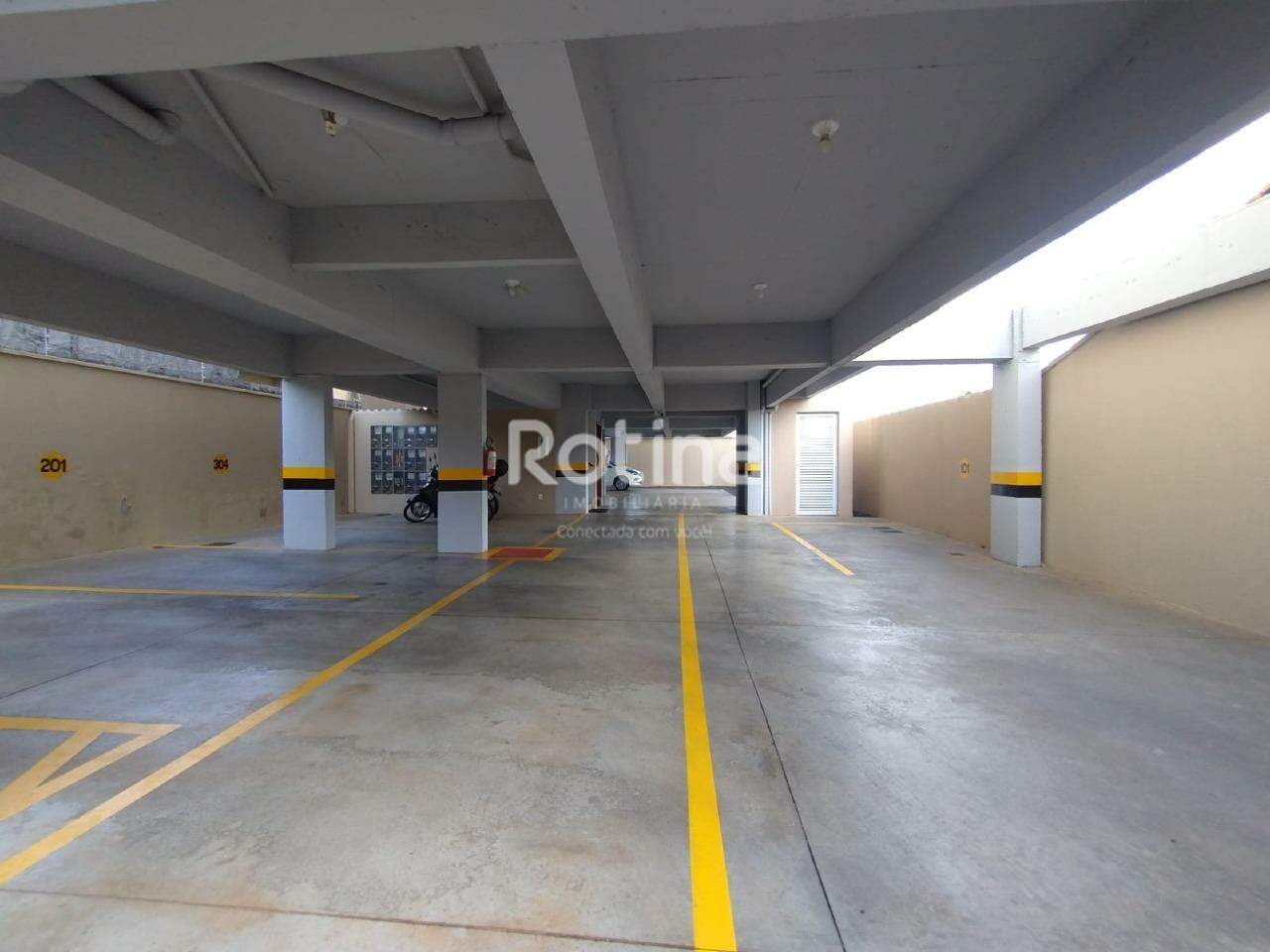 Apartamento para alugar, 2 quartos em Uberlândia no bairro Segismundo Pereira no valor de R$ 1.800,00 - Rotina Imobiliária: 