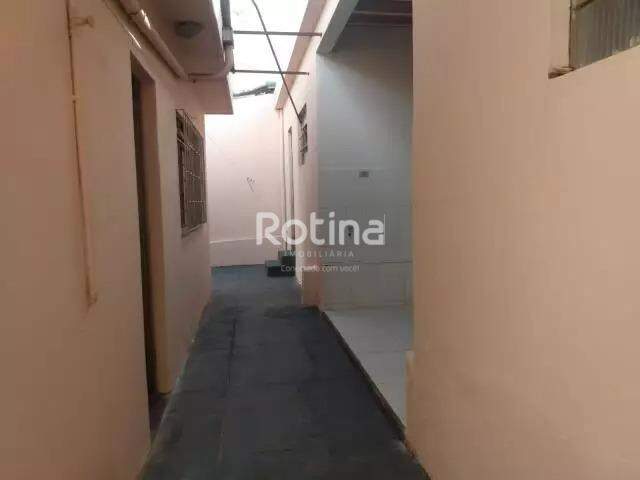 Casa à venda, 4 quartos em Uberlândia no bairro Cazeca no valor de R$ 575.000,00 - Rotina Imobiliária: 