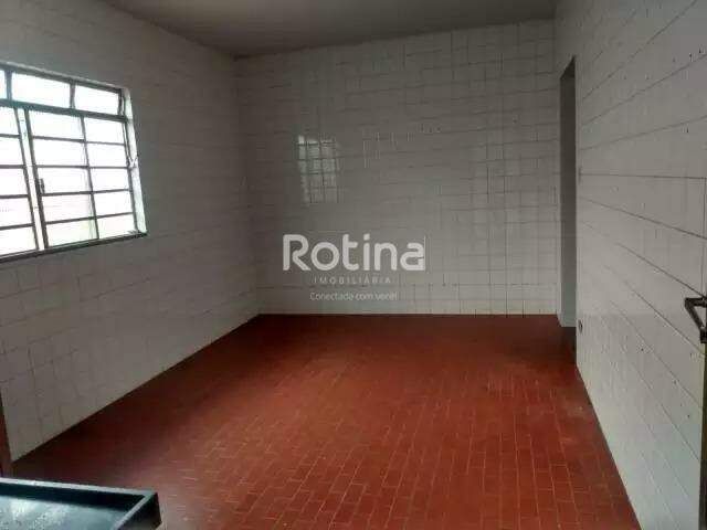 Casa à venda, 4 quartos em Uberlândia no bairro Cazeca no valor de R$ 575.000,00 - Rotina Imobiliária: 
