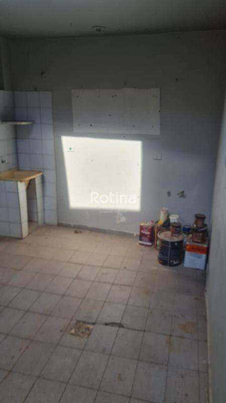 Casa à venda, 4 quartos em Uberlândia no bairro Centro no valor de R$ 260.000,00 - Rotina Imobiliária: 