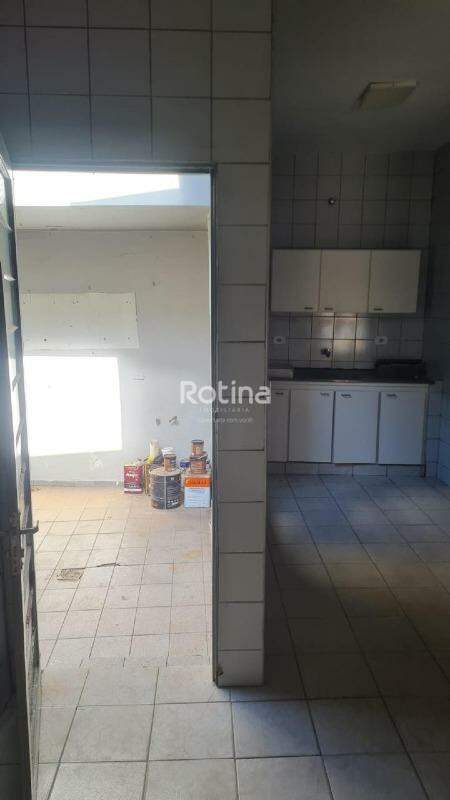 Casa à venda, 4 quartos em Uberlândia no bairro Centro no valor de R$ 260.000,00 - Rotina Imobiliária: 