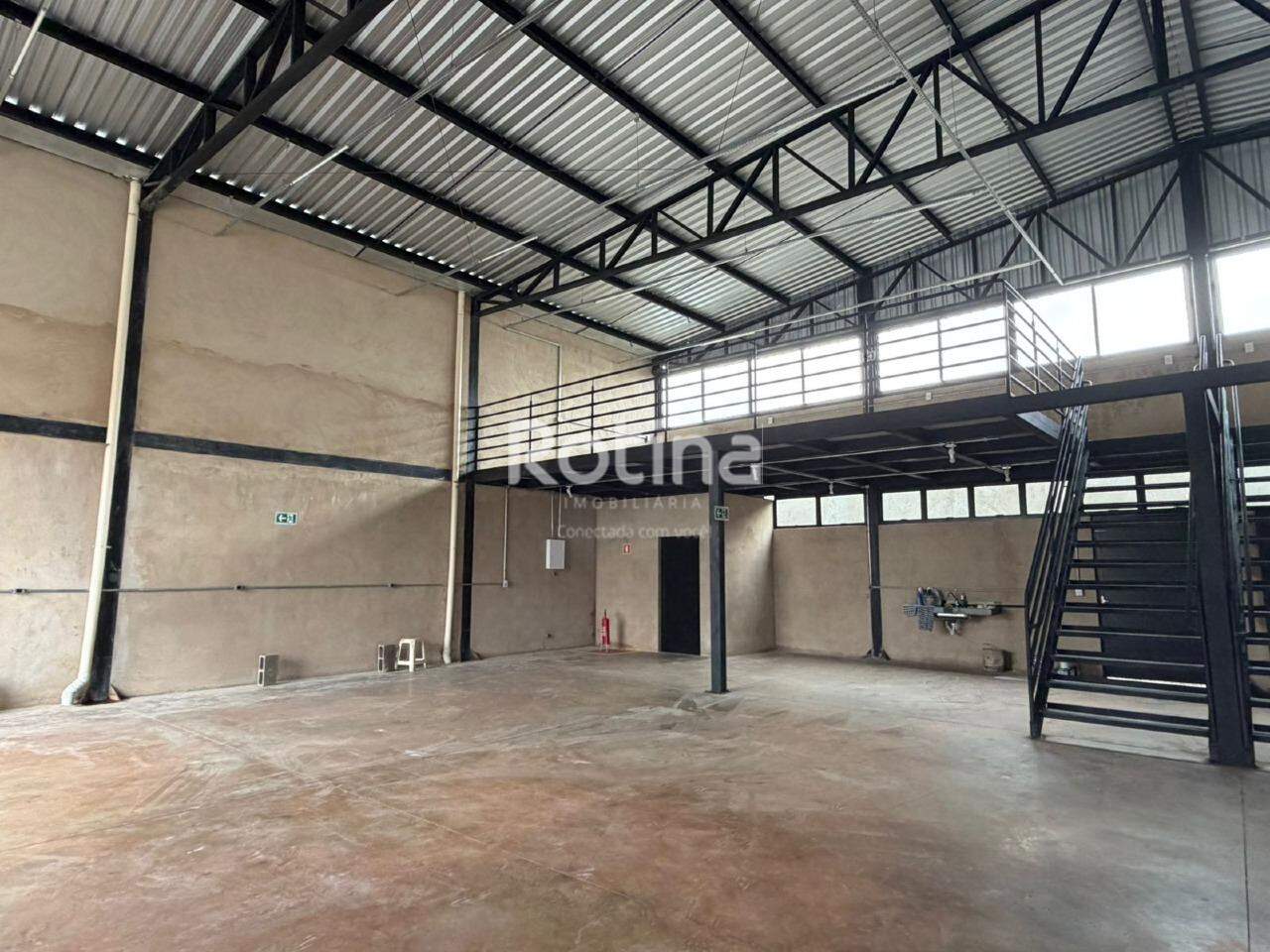 Galpão à venda, em Uberlândia no bairro Novo Mundo no valor de R$ 1.800.000,00 - Rotina Imobiliária: 