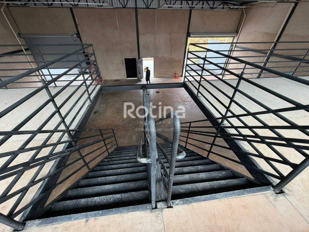 Galpão à venda, em Uberlândia no bairro Novo Mundo no valor de R$ 1.800.000,00 - Rotina Imobiliária: 
