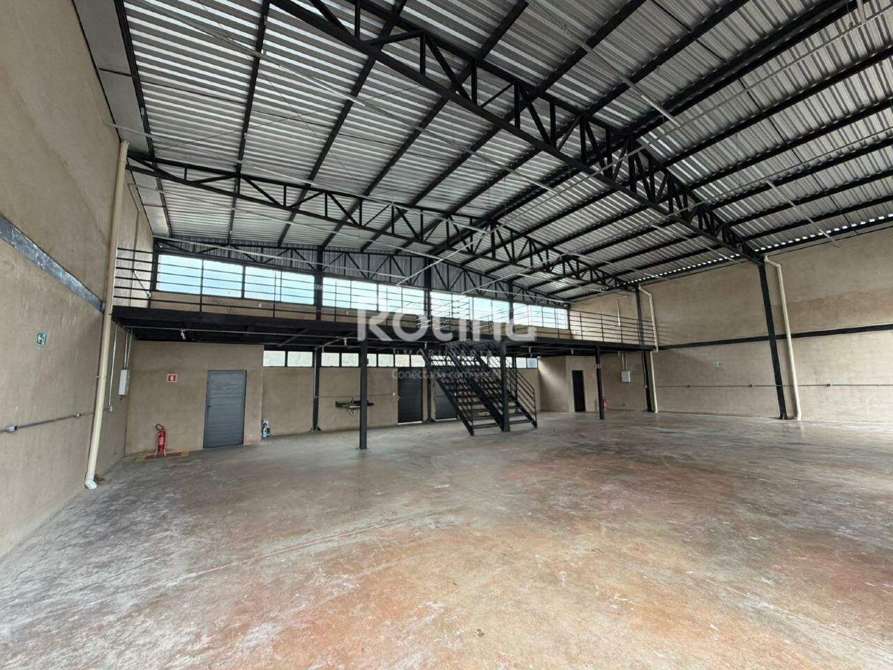 Galpão à venda, em Uberlândia no bairro Novo Mundo no valor de R$ 1.800.000,00 - Rotina Imobiliária: 