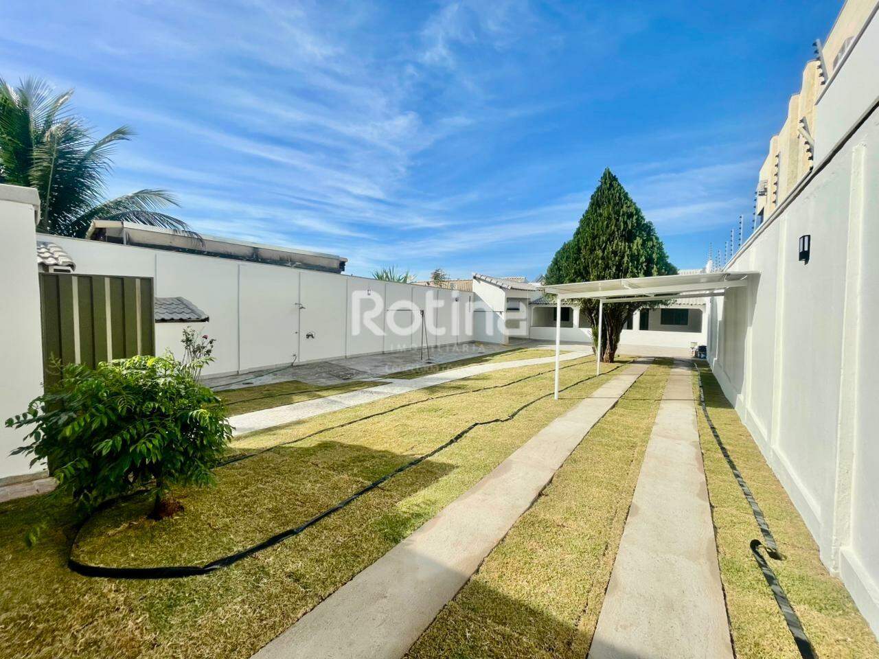 Casa à venda, 3 quartos em Uberlândia no bairro Cidade Jardim no valor de R$ 900.000,00 - Rotina Imobiliária: 