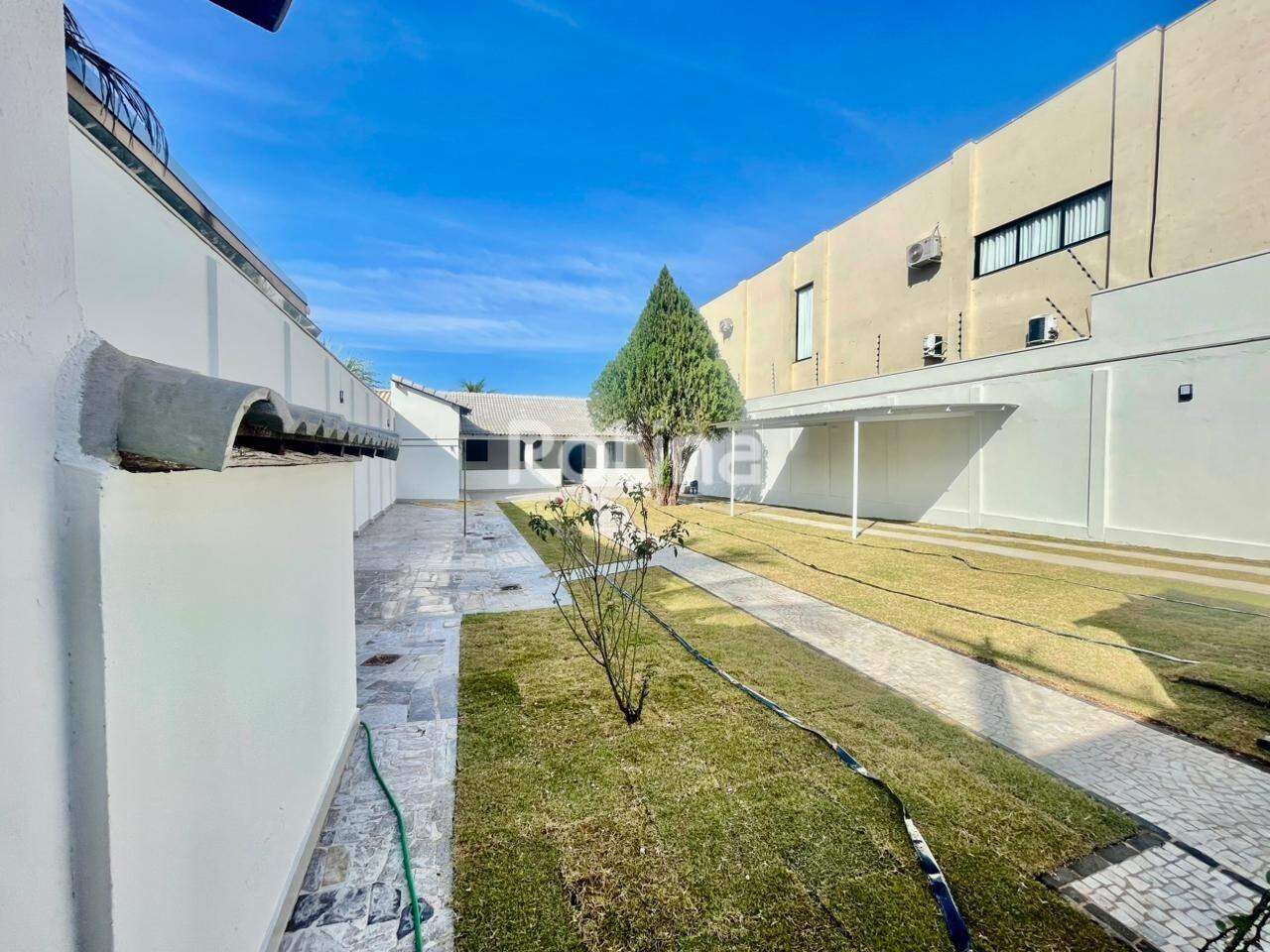 Casa à venda, 3 quartos em Uberlândia no bairro Cidade Jardim no valor de R$ 900.000,00 - Rotina Imobiliária: 