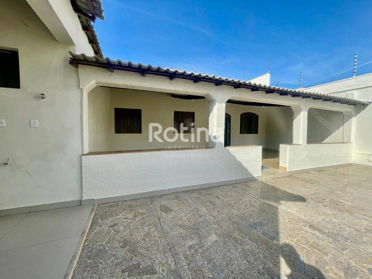 Casa à venda, 3 quartos em Uberlândia no bairro Cidade Jardim no valor de R$ 900.000,00 - Rotina Imobiliária: 
