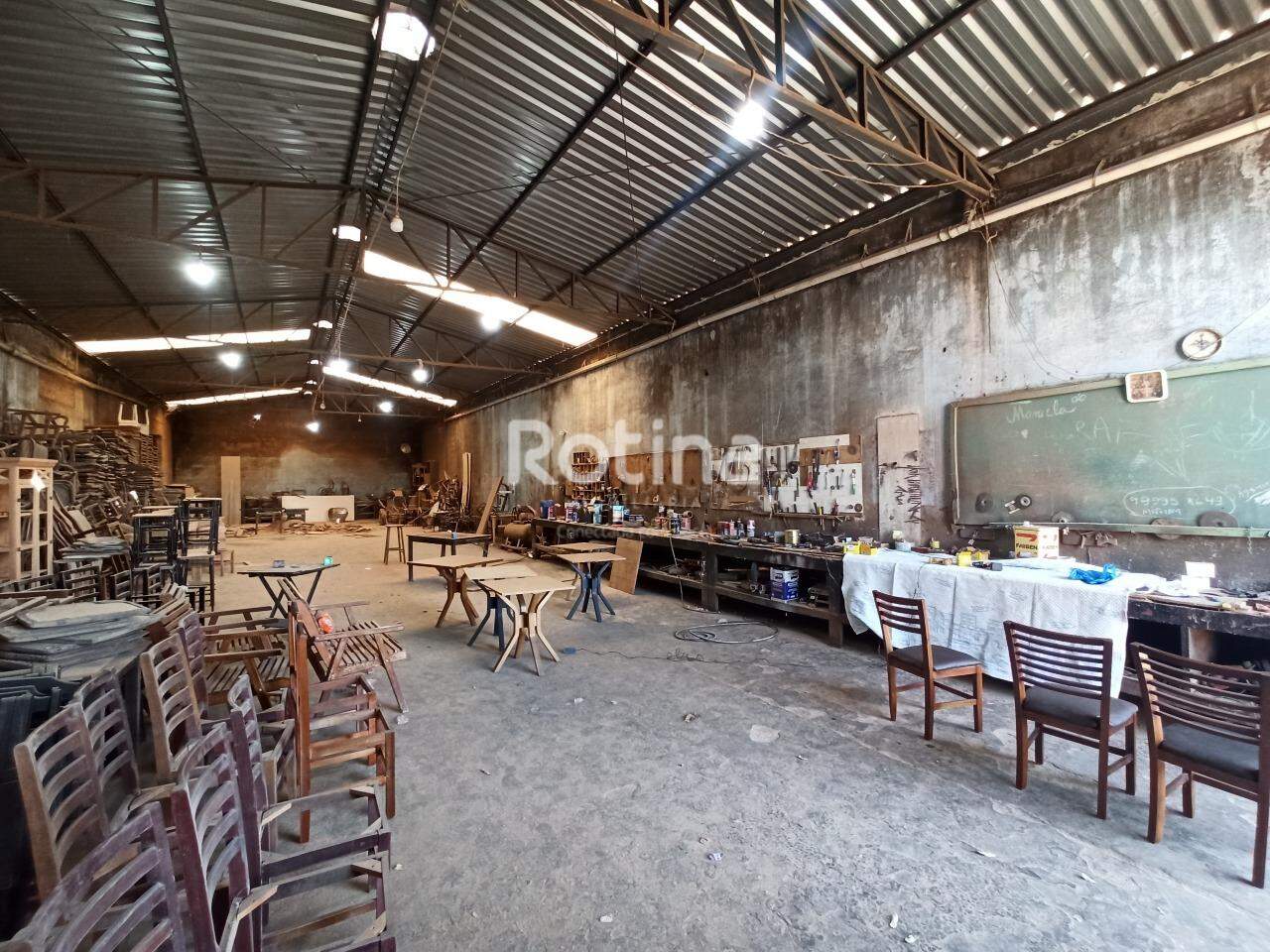 Galpão para alugar, em Uberlândia no bairro Segismundo Pereira no valor de R$ 6.000,00 - Rotina Imobiliária: 