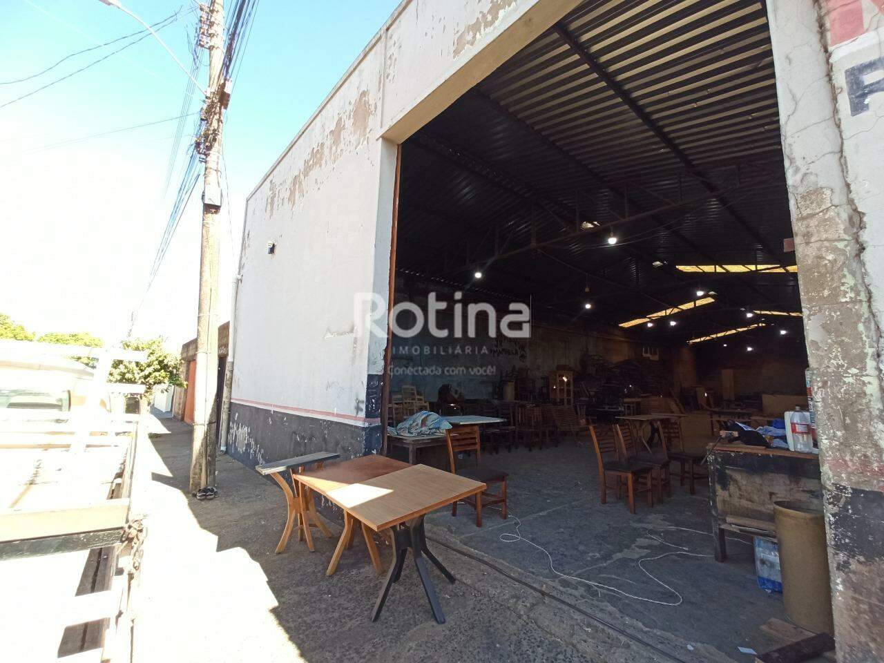 Galpão para alugar, em Uberlândia no bairro Segismundo Pereira no valor de R$ 6.000,00 - Rotina Imobiliária: 