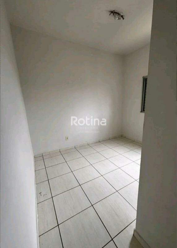 Apartamento à venda, 3 quartos em Uberlândia no bairro Chacaras Tubalina e Quartel no valor de R$ 175.000,00 - Rotina Imobiliária: 